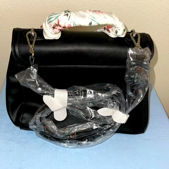 ✨HP✨ “NINE WEST” BRAND NEW BLACK PURSE WITH FLORAL BOW ACCENT, REMOVABLE STRAP. - Picture 5 of 6